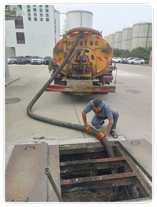 感城镇隔油池清掏