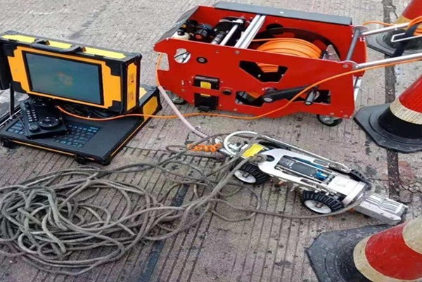 感城镇CCTV管道检测机器人