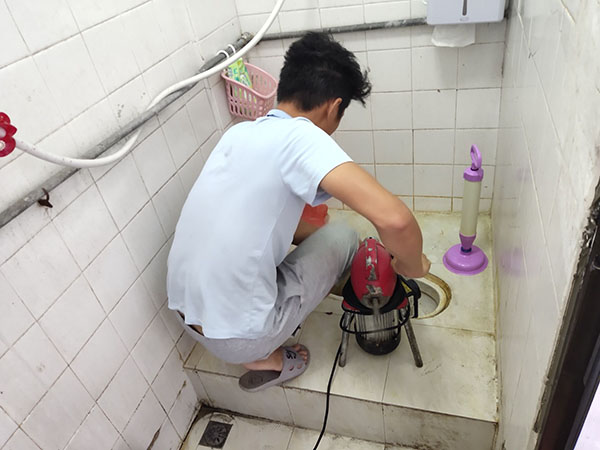 感城镇肥皂掉到马桶里把马桶堵住了怎么办？马桶堵住了怎么办